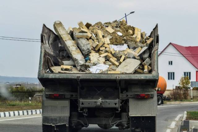 Вывоз бытового и крупногабаритного мусора в Донецке